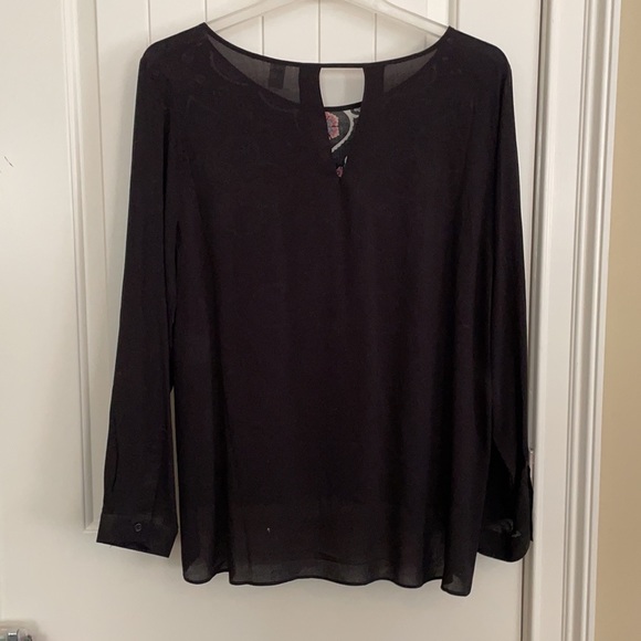 Old Navy black and floral top. Size L - Picture 2 of 6